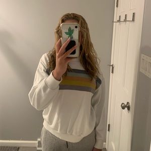 hi! i am selling a gently used American Eagle crewneck.